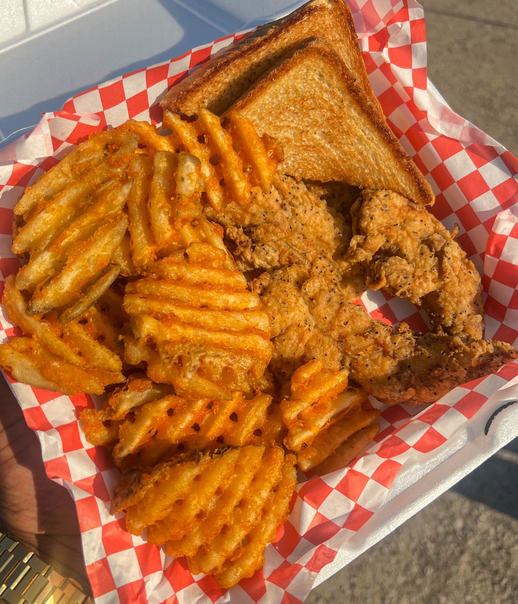 DubbsGrubs's tweet photo. There's a brand new black owned food truck in Fort Worth...simple menu but they have some 🔥

- Wings w/ smoked jambalaya 
- Wings w/ Red Beans and rice 
- Tenders and fries 

Hands down the smoked jambalaya was the best I've ever had. 10/10. 

📍Chicken Headz Cajun Chicken 
1002 S Main Street Fort Worth Tx