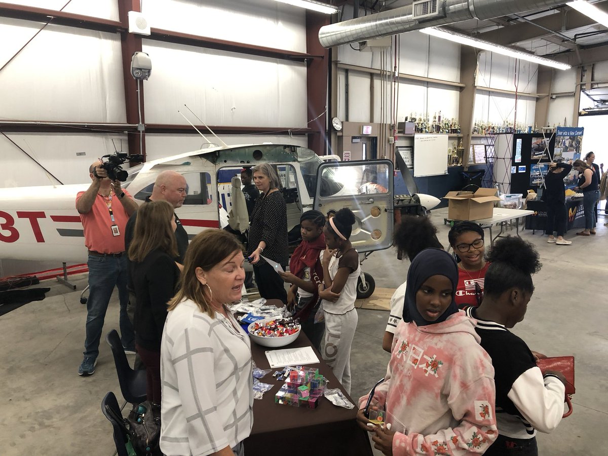 JCPS_CTE's tweet photo. 2nd Annual Girls In Aviation Day @ShawneeAcademy ! Special thanks to all our amazing business partners! https://t.co/8NIh9TBhE1