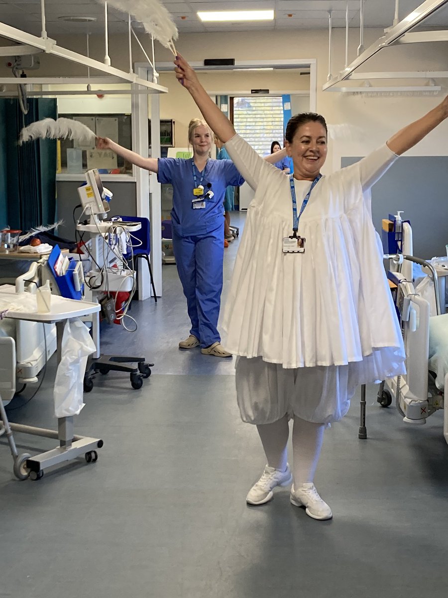 After yesterday’s #PENNA23 awards we’re back on the wards at Weston General this afternoon; patients, staff and visitors getting quite a workout with @SpinningClowns @ArtsUHBW @PEN_NEWS @uhbwNHS @NorthBristolNHS @SarahDodds8