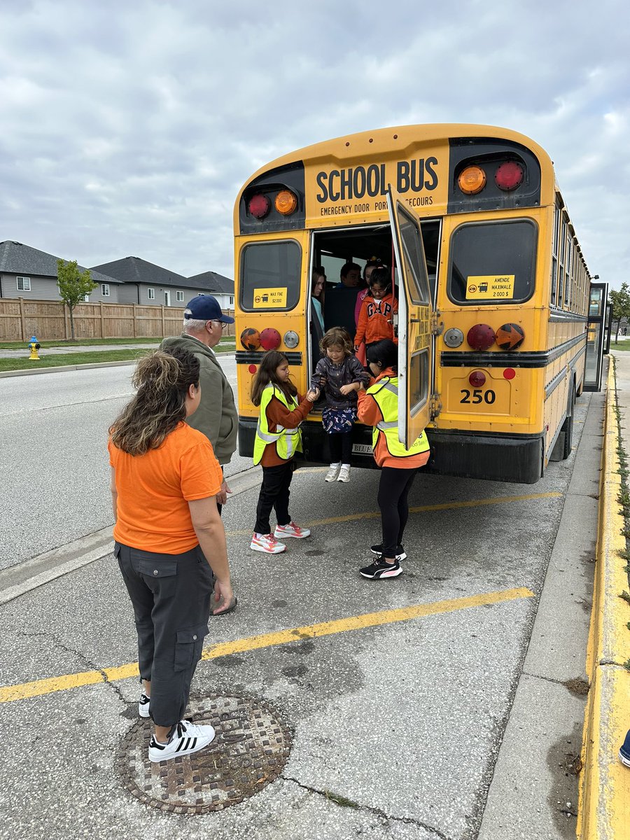 It’s Bus Safety Day at <a href="/LDS_Raptors/">Lakeshore Discovery Raptors</a> ! Thanks to our amazing bus patrol leaders for their help! <a href="/gecdsbpro/">GECDSB PR</a>