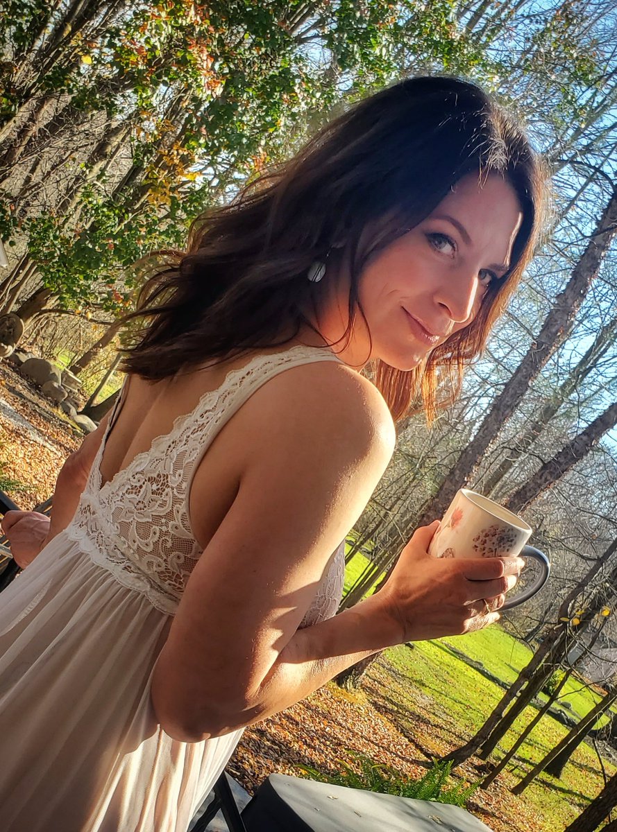 TheNikkiDial's tweet photo. Happy #NationalCoffeeDay!  ☕ yes please. #nikkidial https://t.co/3JxboXcOAs