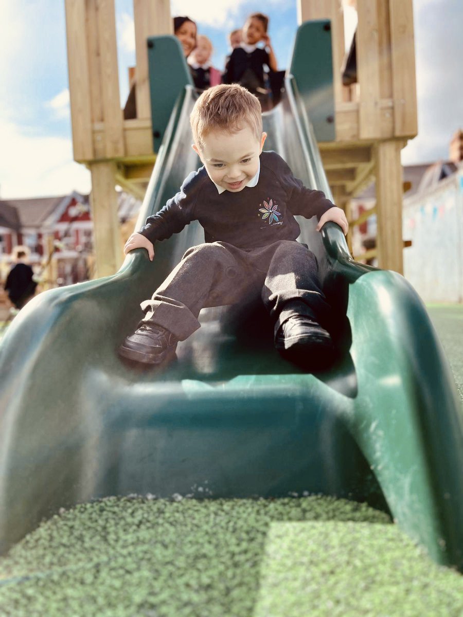 Holtonprimary's tweet photo. #HPSNursery were so excited to finally explore our new play equipment 🛝#slidingintotheweekend https://t.co/xsE4zAqHza