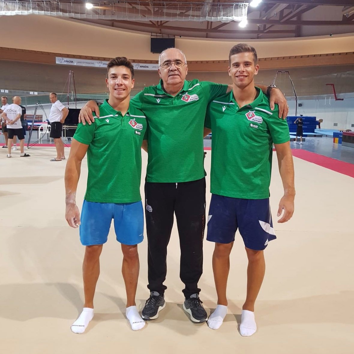 Em Antuérpia com Paris 2024 🇫🇷 no horizonte! 👀

A #EquipaPortugal 🇵🇹 estará representada por cinco ginastas no Mundial de Ginástica Artística, na Bélgica, à procura de vagas nos próximos Jogos Olímpicos.

Saiba tudo ➡️ ow.ly/1l0W50PR8uf

#COPortugal | 📸 <a href="/FGP_Ginastica/">Ginástica Portugal</a>