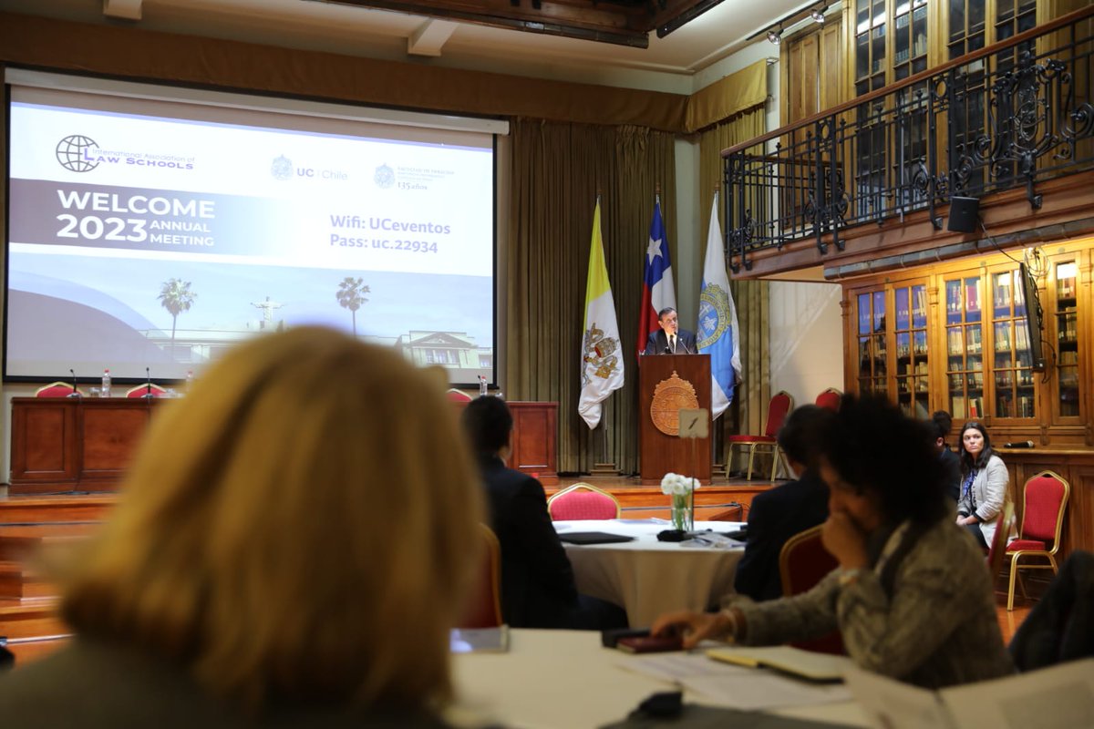 Facultad Derecho UC tweet media