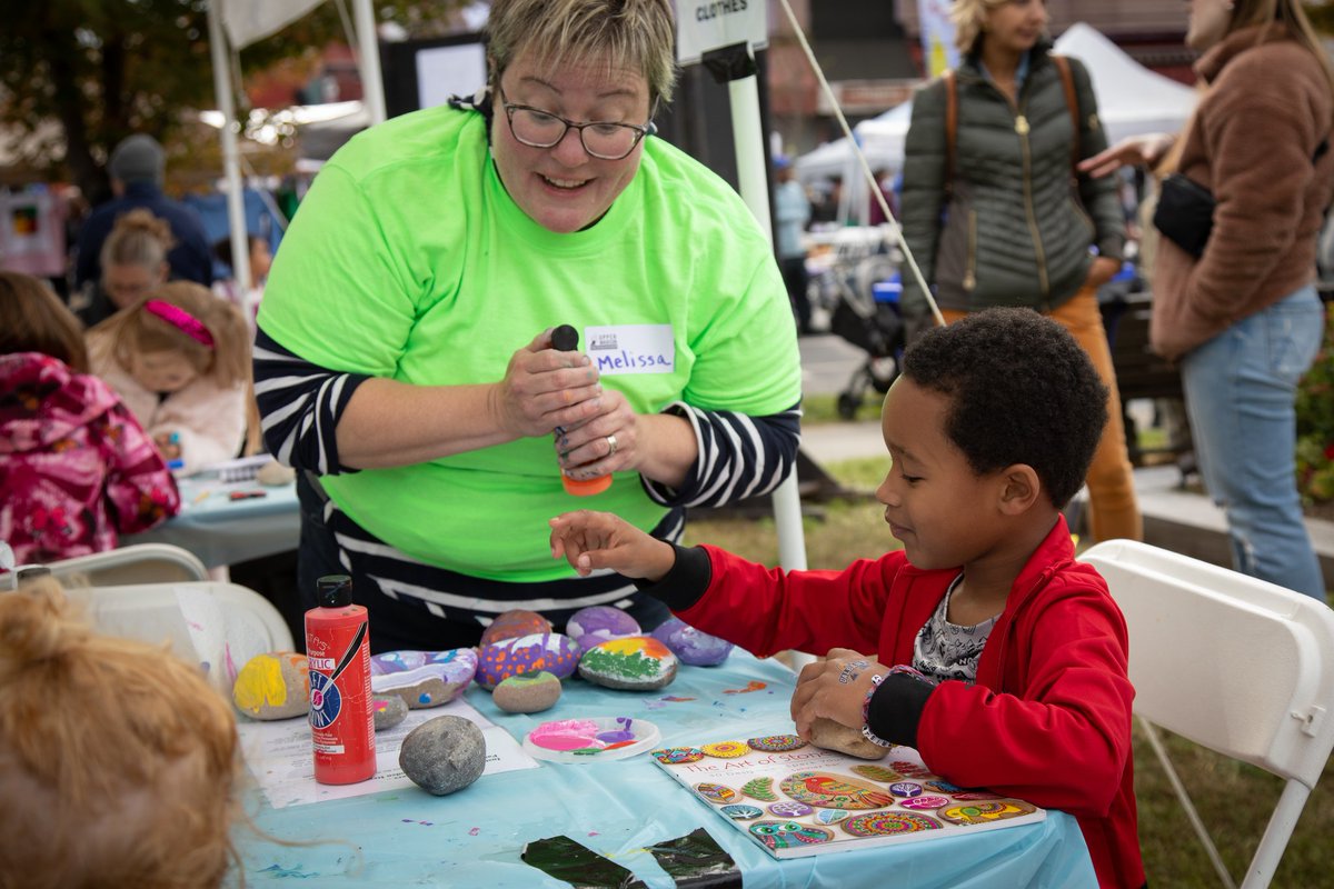 Upper_Madison's tweet photo. We hope our new neighbors stop by the #UpperMadison Street Fair Sunday for a taste of our community! 12-5 on the @JUNIORSALBANY block of Madison Ave! All families should check out the @RealEstateNYS Kids Zone! https://t.co/ysw33AZtot