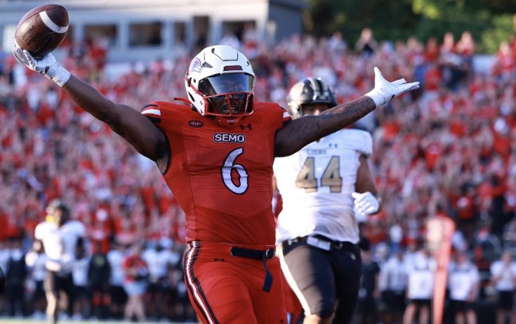 LFitzpatrick352's tweet image. Extremely blessed to receive my first offer From South Eastern Missouri🖤‼️ @DrudikJd @CoachStrohmeier @_CoachMay @CoachSpeer15 @Showtime12u @Coach_Ray352 #Stillworking🥷🏾