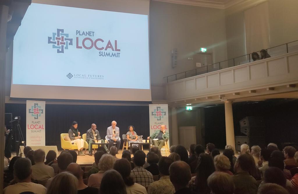 UrsMBB's tweet photo. #PlanetLocal Summit @localfutures_ day 1
Food & Farming Revolutions:
Patrick Holden @SusFoodTrust "We need top down change. Even in #Bristol the difference we're making is minimal. We need much more rapid transitions to local food systems"
#planetlocal #localfood https://t.co/da6RUnfhVN