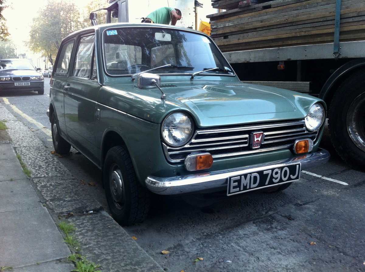 flaneurUK's tweet photo. From the archive: 29 September 2011 in London: Matching green classics - Honda 600 and Renault 16. Not bad for midweek street parking #streetspots! https://t.co/b42HZFN4xk