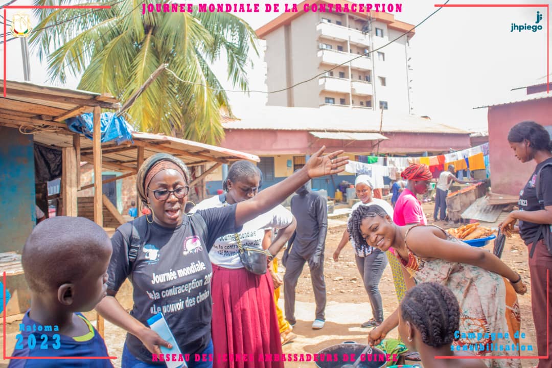 Vivez en images les animations dans les rues de la capitale guinéenne. Informer, Sensibiliser et référer les femmes en cette période de campagne nationale d'offre gratuite des services de planification familiale par le #MSHP Grand merci à @Jhpiego à travers le projet @DMPASCNow