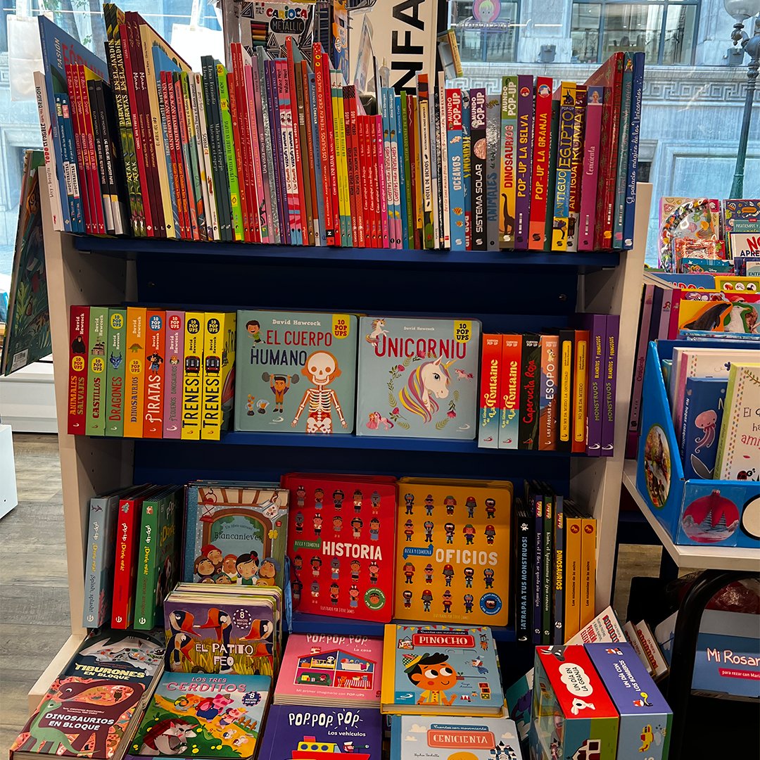 En las #libreriassanpablo #cercadeti tenemos libros con valores para los más peques de nuestros hogares. ¡Ven a visitarnos!