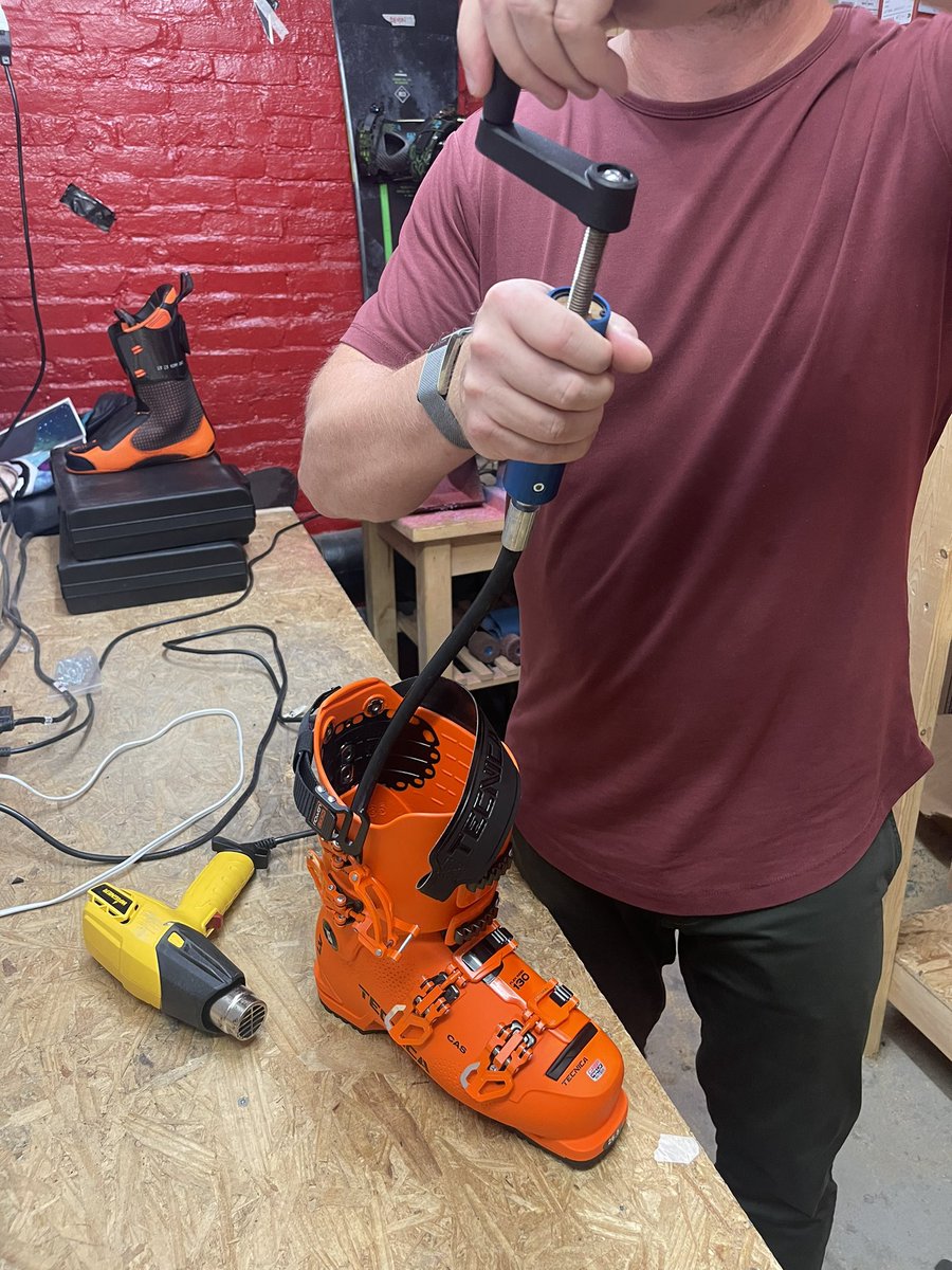 TheSkiMonster's tweet photo. In just 9 years we have fit over 30,000 ski boots.

https://t.co/N9DHFOiLrm https://t.co/BX9xNAWUKQ