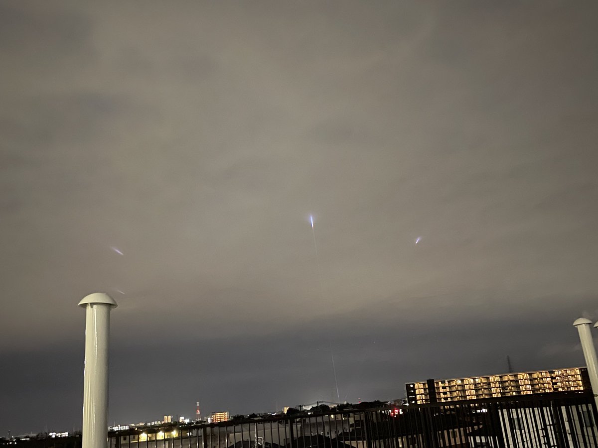 🌕撮ろうとして変な光があったからなんだ⁉️って思ったけど、写真見たらそういうこと？