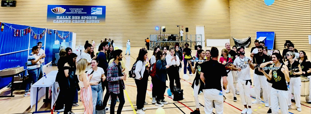 UrcaDri's tweet photo. La journée de rentrée étudiante TaVieDeCampus #TVDC s’est terminée avec succès hier 🪧Campus Croix-Rouge. + de 100 étudiants renseignés par @urca_international sur leur projet de #mobilité à l’étranger #ErasmusPlus
& 400+ étudiants présents à la #WelcomeParty @universitereims https://t.co/dRtBLj1lGg