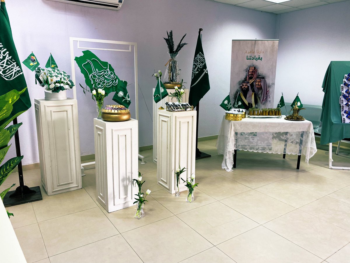 qu_ucp's tweet photo. #تغطيات | 

 نظمت وحدتي النادي الطلابي والتوجيه والإرشاد في #كلية_الصيدلة_بعنيزة احتفاءً بـ #اليوم_الوطني_93 في البهو الرئيسي في مقر الكلية، تحت شعار #نحلم_ونحقق93
 بمشاركات وطنية مميزة  🇸🇦✨

#جامعة_القصيم 
#رؤية_السعودية2030 
#SaudiVision2030 https://t.co/LQCgMGTXck
