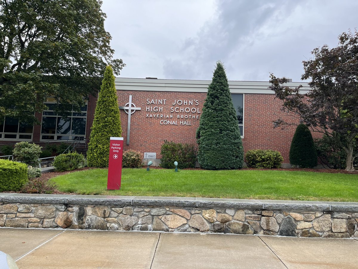 A pair of awesome stops to start the morning <a href="/GaelsAthletics/">Clinton Gaels Fan Club</a> <a href="/SaintJohnsFB/">Saint John's HS Football</a> ✅

Can’t thank two first class programs enough for letting us speak to some of their athletes. 

Continuing to #BUILDTHEBROTHERHOOD out here in Central MA‼️

🔻#ROAD2ST4GG 🔻