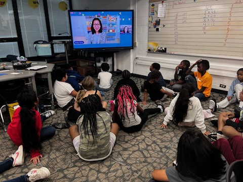 HarrHillSIPA's tweet photo. We had another great @BookBreak4Schls visit with author @kellyyanghk Our students were so excited to hear more about her book series #FrontDesk #HHReads #HHLightning @ltgoodnews https://t.co/GsDSyWxiGV