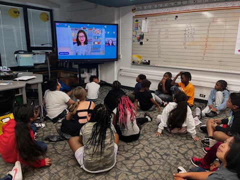 HarrHillSIPA's tweet photo. We had another great @BookBreak4Schls visit with author @kellyyanghk Our students were so excited to hear more about her book series #FrontDesk #HHReads #HHLightning @ltgoodnews https://t.co/GsDSyWxiGV