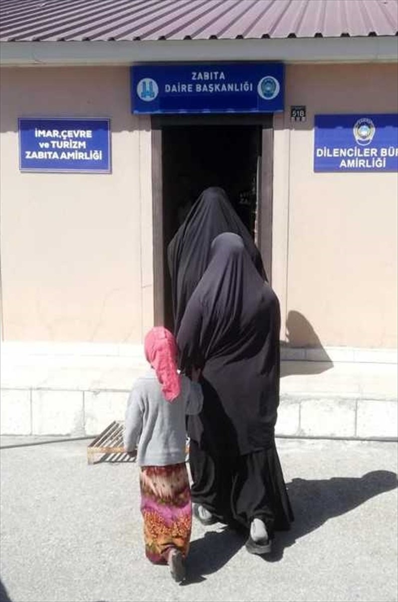 solcugazete's tweet photo. Erzurum'da 4 saatte 2 bin 200 lira toplayan dilencinin paralarına el konuldu. https://t.co/GYzckWG1Cy