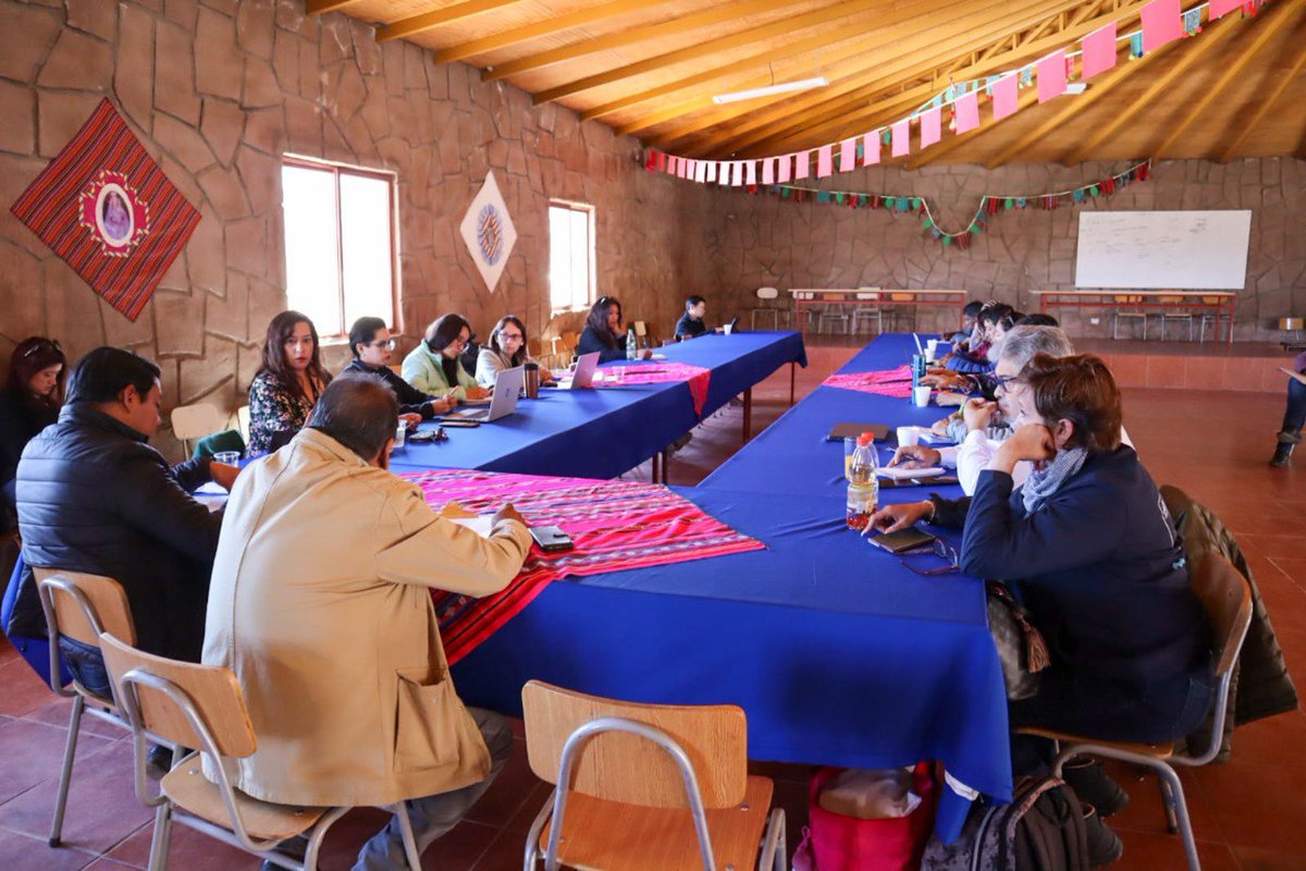 DPRAntofagasta's tweet photo. 🔵 En #Toconce se llevó a cabo este jueves una nueva sesión de la Mesa del Alto Loa con la presencia de la Delegada #Antofagasta @Kbehrensn para continuar trabajando en #EquidadTerritorial junto a las comunidades. https://t.co/SkbZd7zXMH