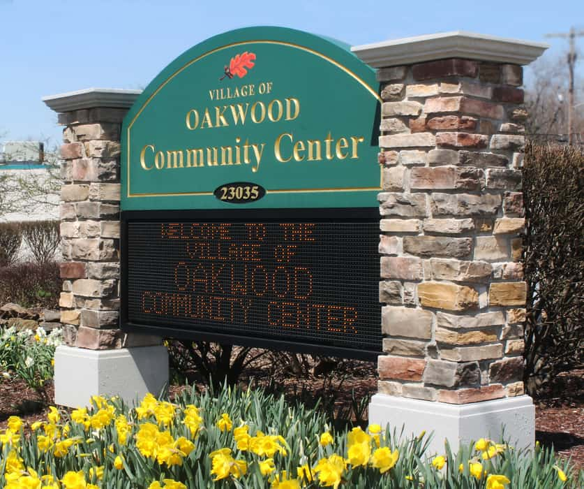 EasySignOhio's tweet image. Make a bold statement with a custom monument sign with LED message center. Perfect for businesses, schools and organizations, our signs are built to last and will help you communicate with your community in a stylish and effective way.#custommonuments #LEDmessagecenters #signage