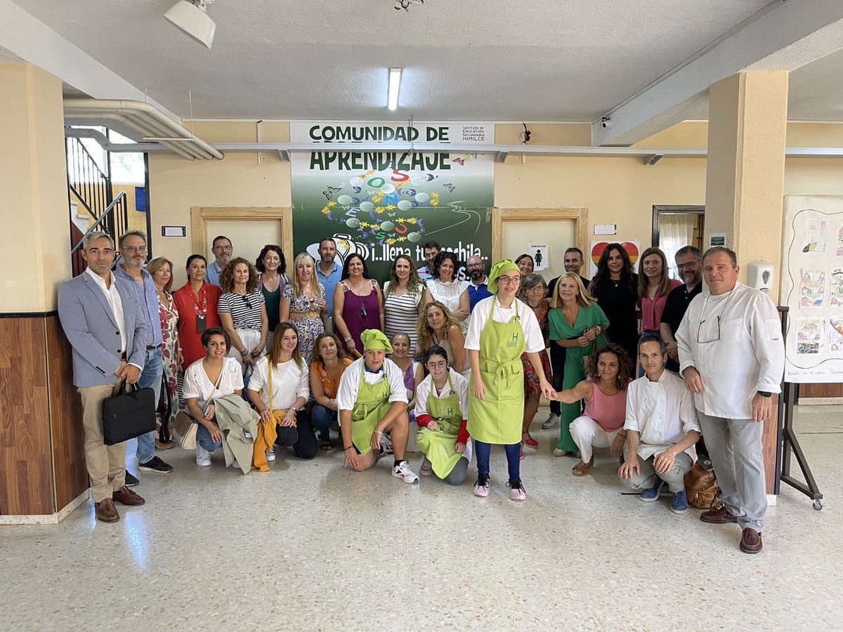 Volvemos con la formación 🧑🏻‍🏫👨🏻‍🏫. Reunión de equipos directivos de los centros #CdA de Jaén, para intercambiar experiencias. 

 📚IES Himilce de Linares