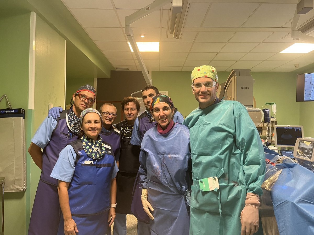 josepgomezlara's tweet photo. Buen caso de bifurcacion en TC con calcificacion severa. Rota+Litoplastia+Cutting y DK-Crush. Fantastico curso en Las Palmas. En los detalles esta la exelencia. Gracias a todo el equipo del Hospital Negrin https://t.co/PfeNIEcMxN