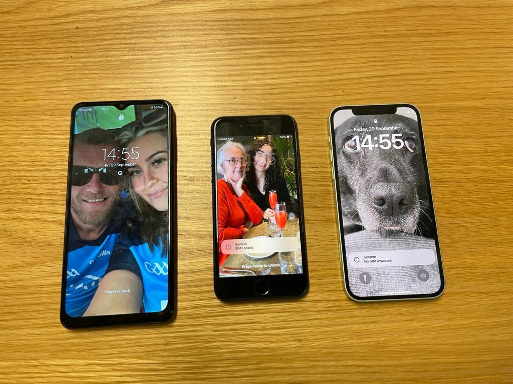 gardainfo's tweet photo. We arrested a man on Talbot Street this week who was found in the possession of eight stolen mobile phones. 

We've found the owner of one and are looking for the owners of the other seven. 

Contact us at Pearse St station if one of these looks familiar. 

#HeretoHelp https://t.co/32o28wDBMa
