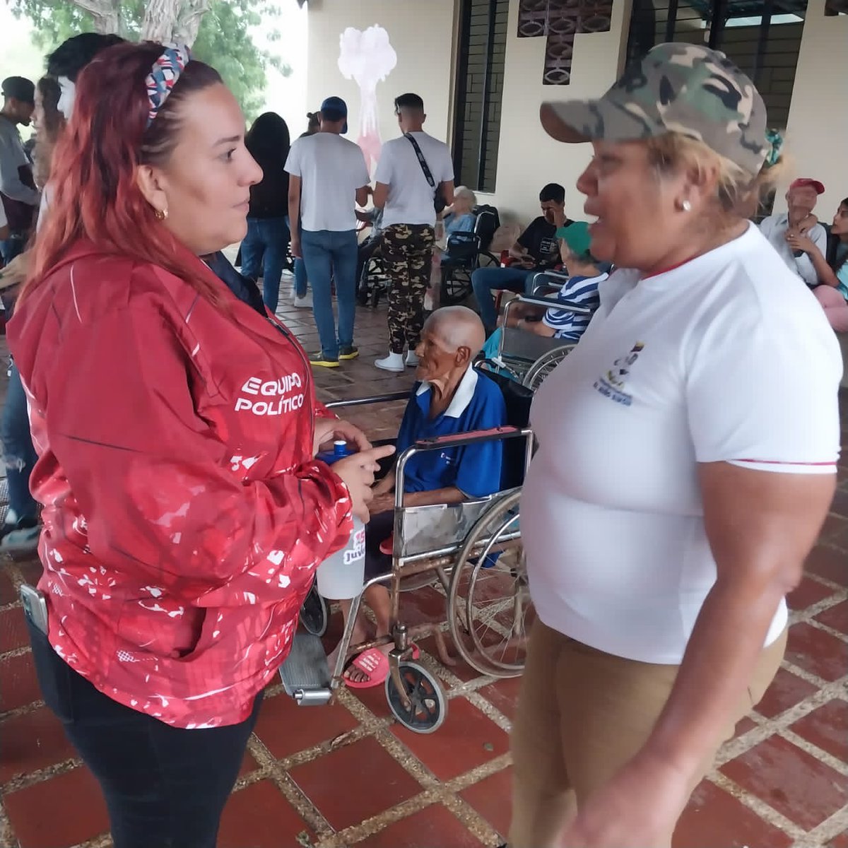 enteratedelara's tweet photo. #29Sep|🇻🇪 📢 
#VenezuelaDeValoresYCultura
Junto a nuestra juventud sumamos esfuerzos para brindar amor a los adultos mayores en una jornada llena de sorpresas para el @INASSLARA1 #inass
#lara @salainass @PsuvIribarrenVe @psuvlara2023 @Mippcivzla @psuvorgiribarr1 @MagaGutierrezV https://t.co/s6sFJ7p9lr