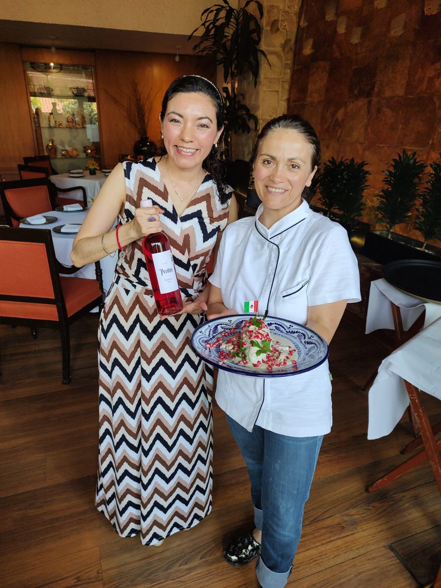 TheGuiltyNote's tweet photo. Tienes hasta el 1ro de octubre para disfrutar del exquisito #ChileEnNogada de @ChefAnaArroyo en @tajinrestaurant y la sommelier @AreliEntrevides sugiere acompañarlo con @Bodegas_Protos https://t.co/VYgGI8Bp4R