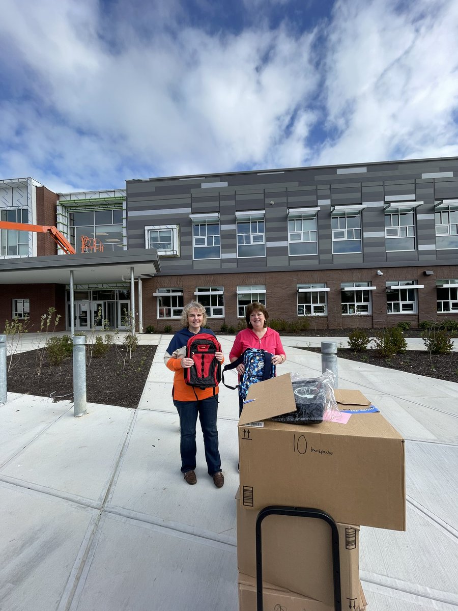 South Lakeās Community School Liaison (@southlakecsl) on Twitter photo Thank you to our friends Pam and Rita from Covenant Life Church for donating 100 backpacks to our <a href="/SouthLakeES/">SouthLakeES</a> dolphins this week! Thank you to our friends Pam and Rita from Covenant Life Church for donating 100 backpacks to our <a href="/SouthLakeES/">SouthLakeES</a> dolphins this week!