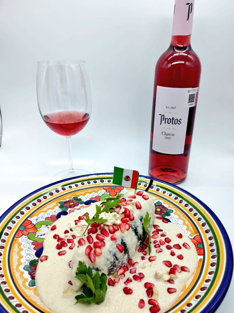 TheGuiltyNote's tweet photo. Tienes hasta el 1ro de octubre para disfrutar del exquisito #ChileEnNogada de @ChefAnaArroyo en @tajinrestaurant y la sommelier @AreliEntrevides sugiere acompañarlo con @Bodegas_Protos https://t.co/VYgGI8Bp4R
