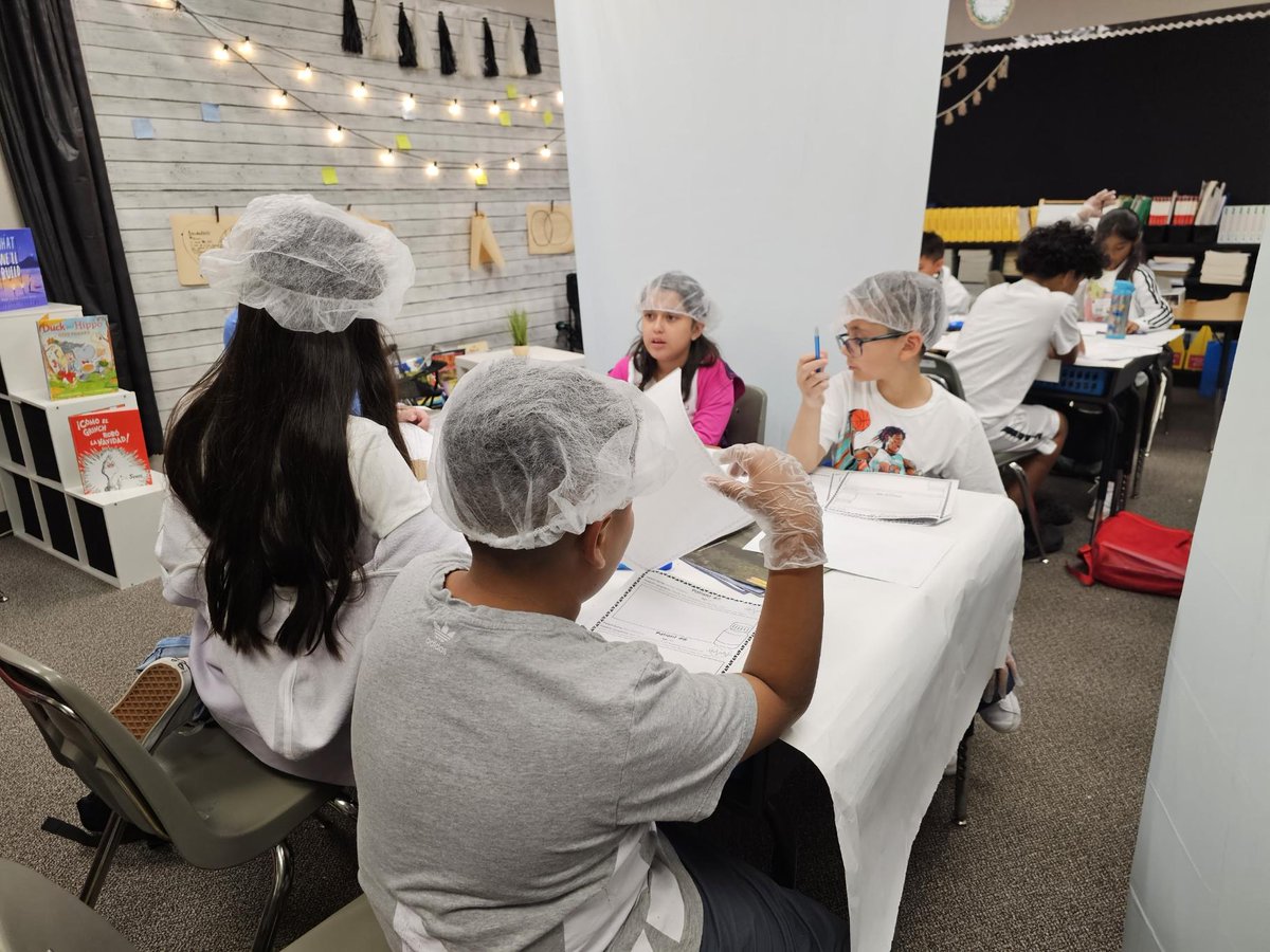 HamblenElem's tweet photo. Ms. Gonzalez 4th grade class was doing  text features surgery. Making learning fun!! 
#wearechannelview https://t.co/Tu7tAgEb1P
