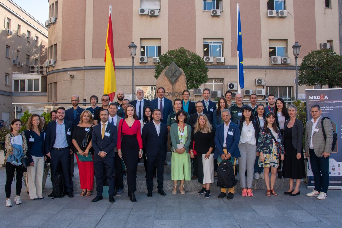 guardiacivil's tweet photo. Celebramos en #Madrid una reunión del Proyecto Europeo #MEDEAproject, impulsando la colaboración para mejorar en los cometidos comunes de  vigilancia de fronteras en la Unión Europea y en la gestión de flujos migratorios y solicitantes de asilo.
#MEDEAProjectEU #euproject #H2020 https://t.co/nPBGkfqm6w