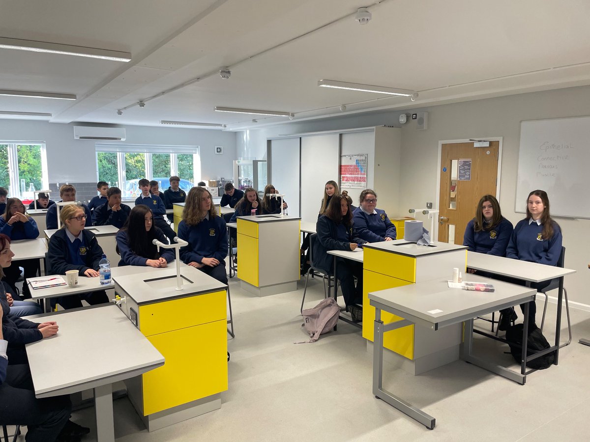 breifne_ty's tweet photo. 32 of our Transition Year students commenced their 7 week FET into schools programme in @CavanInstitute today. They will be studying the modules Science and Special Effects. @BreifneCollege @CavMonETBFET https://t.co/CeHF3WM8y8