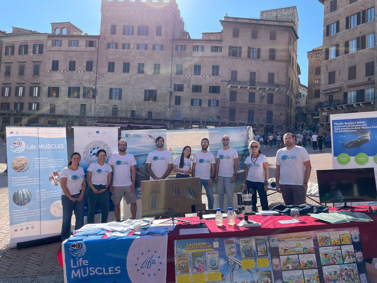 🔷Ready to celebrate the #EuropeanResearchersNight in @ComuneDiSiena ✨✨
🚩The researchers of @unisiena  are closer to the public and the young people to explain the risks of marine litter in the Mediterranean.
#WeAreAllMed