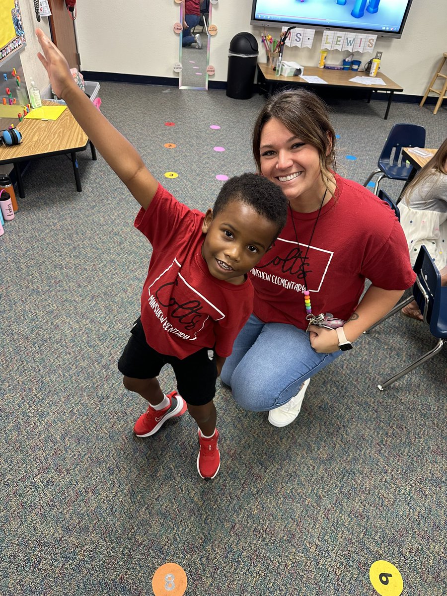 MsLewis38's tweet photo. Twinning on a FriYAY👯‍♀️♥️ 
#myMISD #twins #minshewcolts https://t.co/iNQHNq2lwR