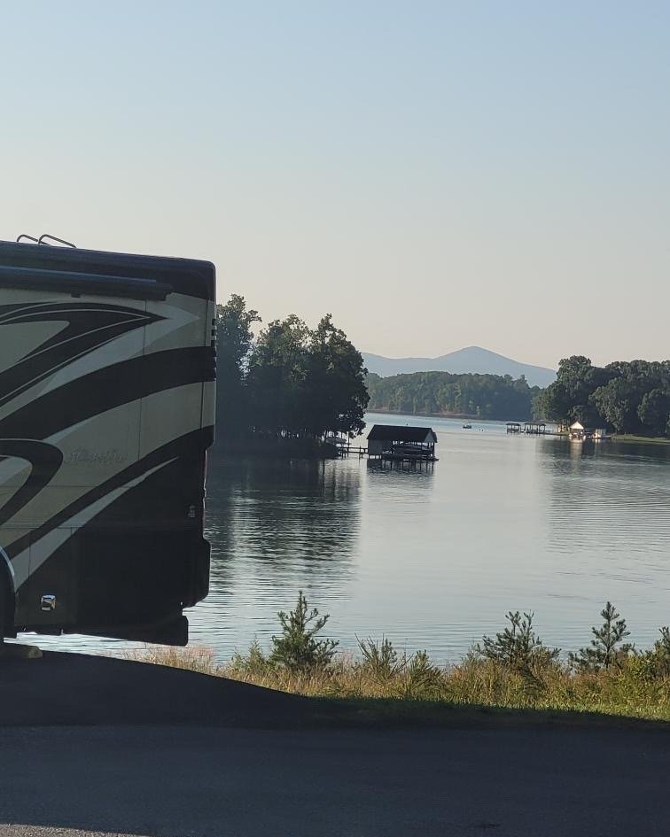 diamondshieldco's tweet photo. Mobile Service Repair with a view!  Happy @tiffinmotorhomes Campers :)

#TiffinMotorhomes #mobileservice #nationalservicenetwork #rvlife #rvlifestyle #rvliving #rvcamping #gorving #DiamondShield #SmartDowntheRoad #paintprotectionfilm #PPF https://t.co/olF7togqey