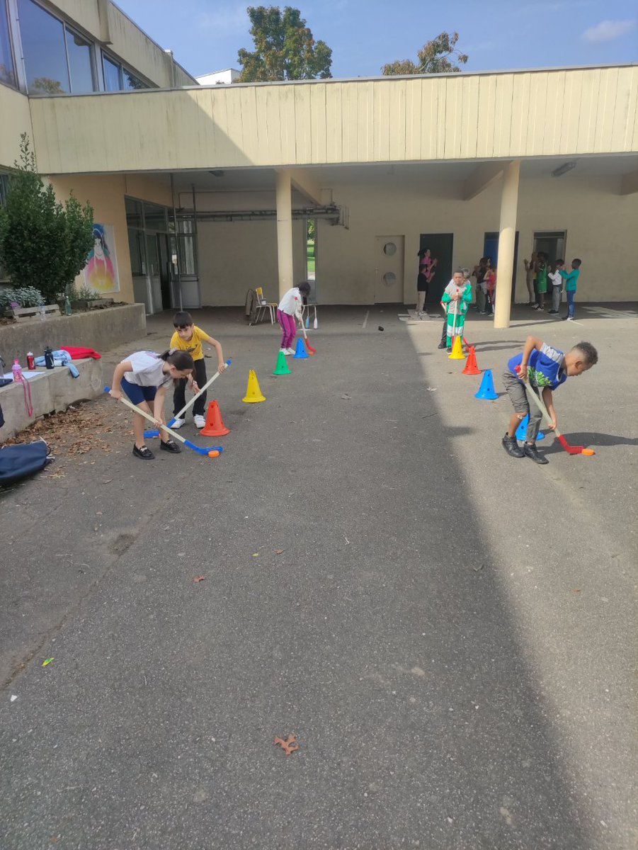 Fête du sport à l'école Bois du Château <a href="/VilledeLorient/">Ville de Lorient</a> . En route pour une année olympique 💪