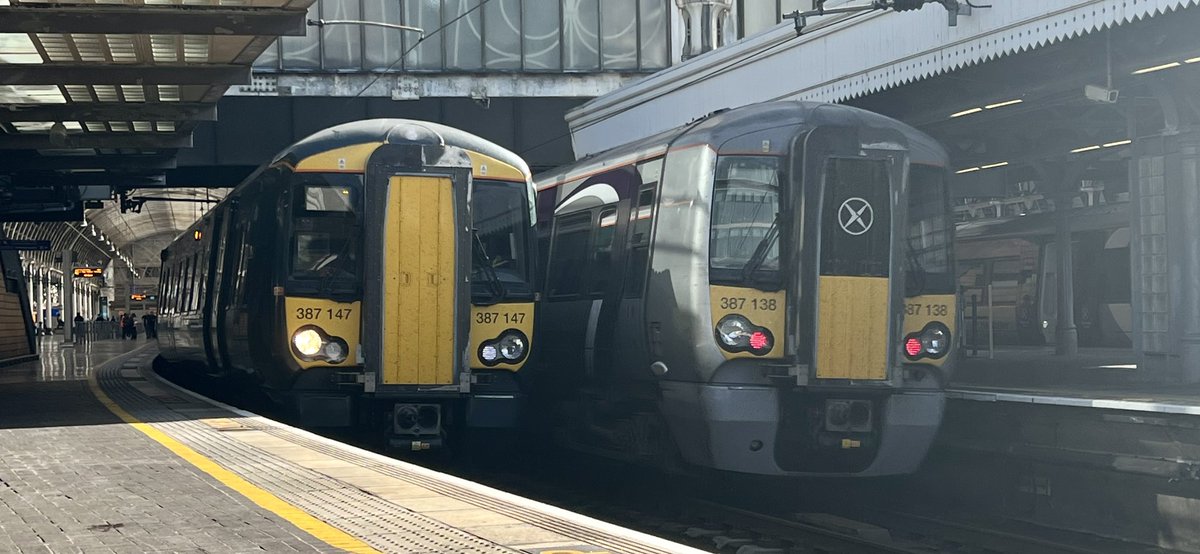 PlatformEdge1's tweet image. Thought I should try out GWR’s Electrostars since I haven’t been on one before 😁

387147 + 387150 takes me the one stop to Slough #Class387