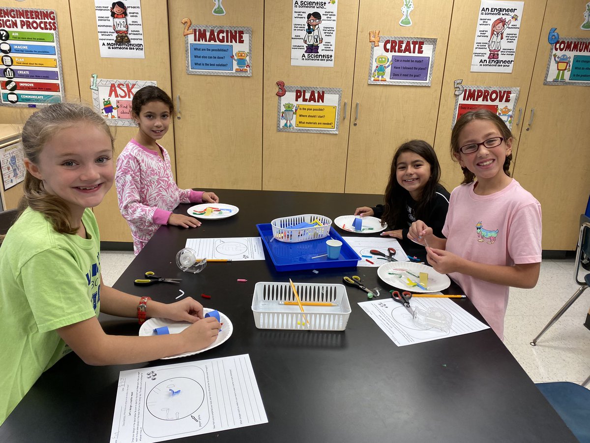 DLemkeWSS's tweet photo. These engineers constructed a marble maze in STEAM today. We learned that gravity pulls the marble around. https://t.co/JtCUyz2WMy