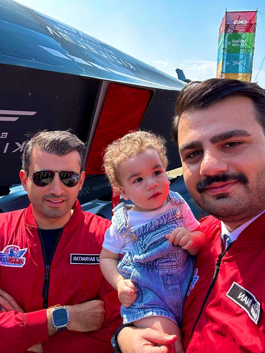 coskuncetinn's tweet photo. Atlas @Selcuk abisinin yanında 🇹🇷

@eyupkadirinan 🌹 https://t.co/WgcgZQ5Be0