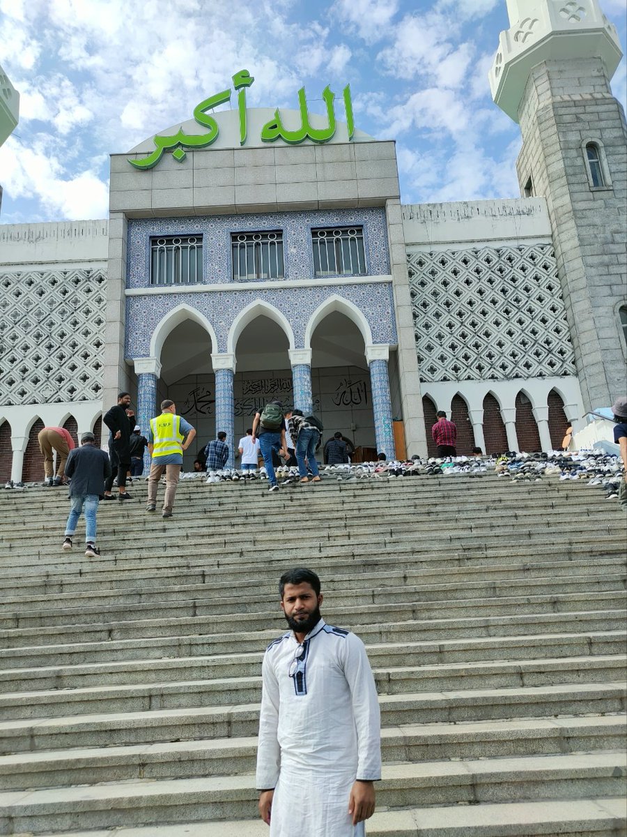 MDMITONISLAM1's tweet photo. Some things are impossible for us. But our unshakable trust in Allah makes them possible. Because when a person shows tawakkul, Allah shows miracles that don't happen otherwise.
#JummahMubarak #JummaMubarak #SouthKorea #CentralMosque https://t.co/f95qBQzix0