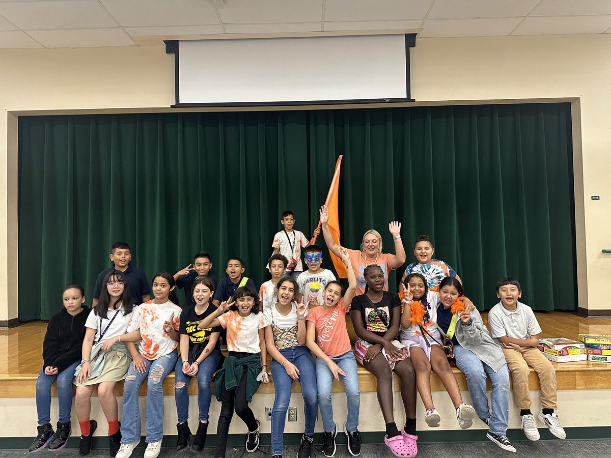 dj090599's tweet photo. Our first winning house of the year was Honestidad! Way to go orange house 🎉We celebrated with our superheroes @TransformHCPS https://t.co/2S2aQqZbPl