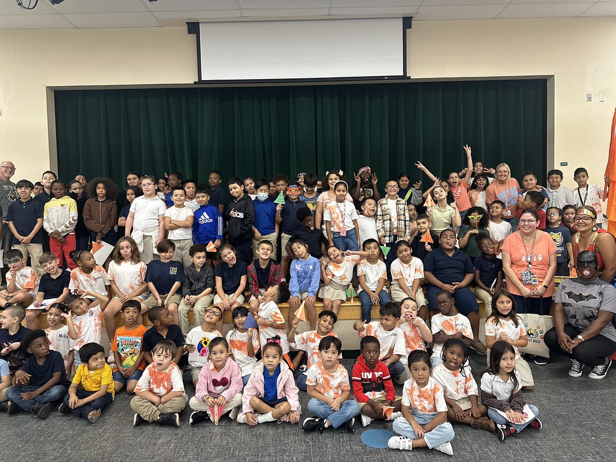 dj090599's tweet photo. Our first winning house of the year was Honestidad! Way to go orange house 🎉We celebrated with our superheroes @TransformHCPS https://t.co/2S2aQqZbPl