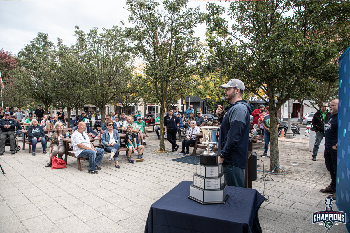 wellandjackfish's tweet photo. Thank you to all the FINatics who joined us for our Championship Celebration at City Hall presented by the @Welland!

📸 @A_Gallaccio

#GetHooked • #FunAlways https://t.co/JU2WQ1cIsR