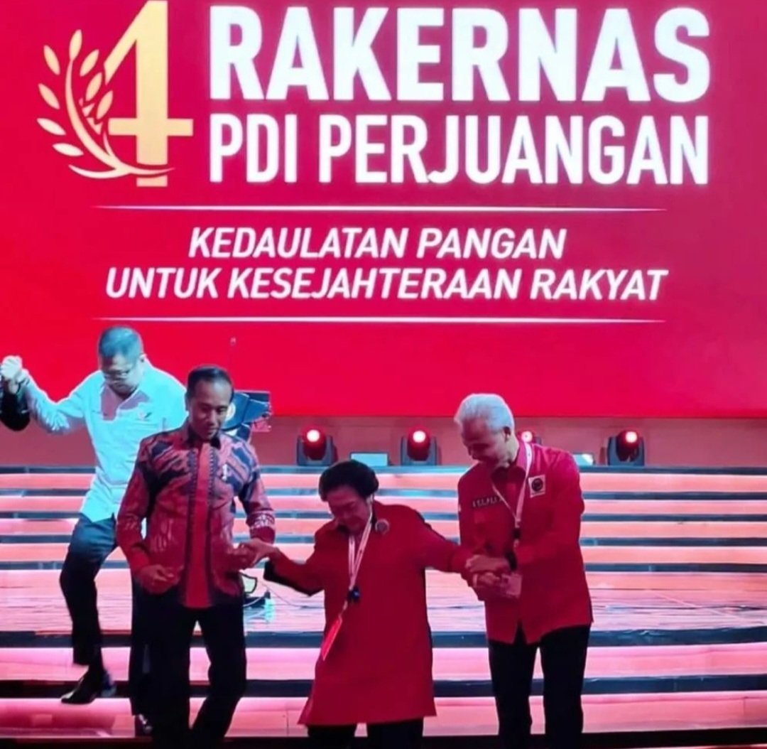 SIRNA sudah harapan Prabobro...HANCUR berkeping2 hatinya

Pun begitu dengan RELAWAN JOKOWI yang NGAKU2 menunggu telunjuk Jokowi dan MEMBELOT ke Prabobro

Saya selalu percaya, Jokowi sedang melakukan SELEKSI alam, siapa yang BENAR2 jadi KAWAN, dan siapa yang akhirnya TERGIUR
