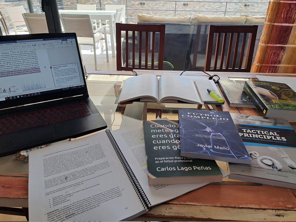 Trabajando con intensidad en nuestro proximo libro sobre #Periodizacion del #Entrenamiento en #Futbol con #JoseJimenez "Del campo a la sala de musculacion" Cada vez más cerca de que este proyecto vea la luz !! 😃⚽️📖