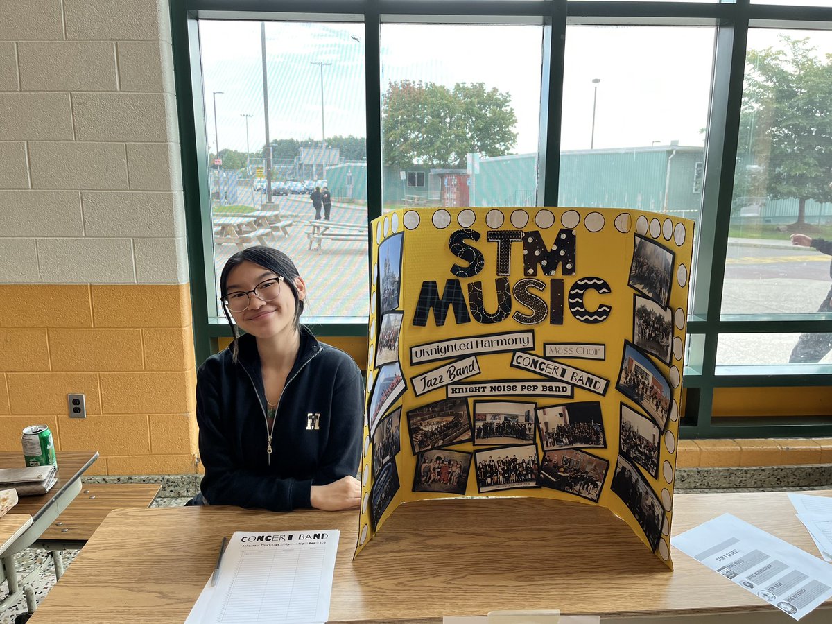 Mrs_Alongi's tweet photo. Club Fair success @STMPrefects @stmcss @HWCDSB https://t.co/FDB2py3tbk