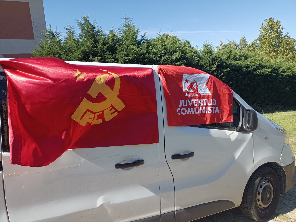cserrano_hermo's tweet photo. Salimos rumbo a la Fiesta del PCE recordando quienes somos, nuestra misión de reconstrucción del Partido y cuál es nuestra organización juvenil.

¡Salud y Partido, camaradas! https://t.co/tDeWSHqo48