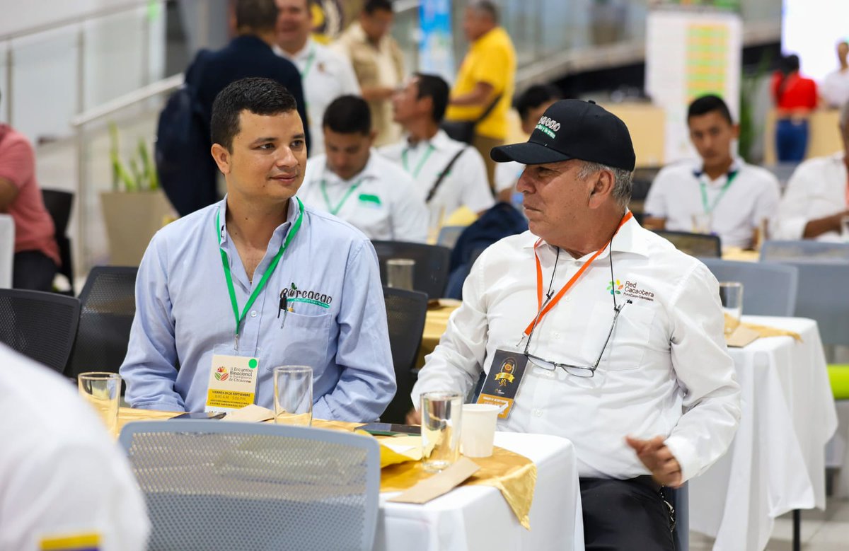 UPRAColombia's tweet photo. #CacaoDeColombia | 📸Desde #Neiva, #Huila, participamos en el Encuentro Binacional de Organizaciones del Cacao 🍫 #FICCA2023 y avanzamos con los campesinos y productores 👨🏽‍🌾👩🏽‍🌾, en la construcción colectiva del Plan de Ordenamiento Productivo del Cacao y su Agroindustria 🤩. https://t.co/luOlPDfp6W